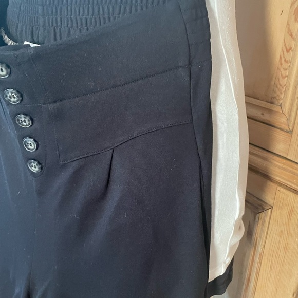 Anthropologie brand wide leg knit pant with front button yoke. Side pockets - Picture 3 of 6